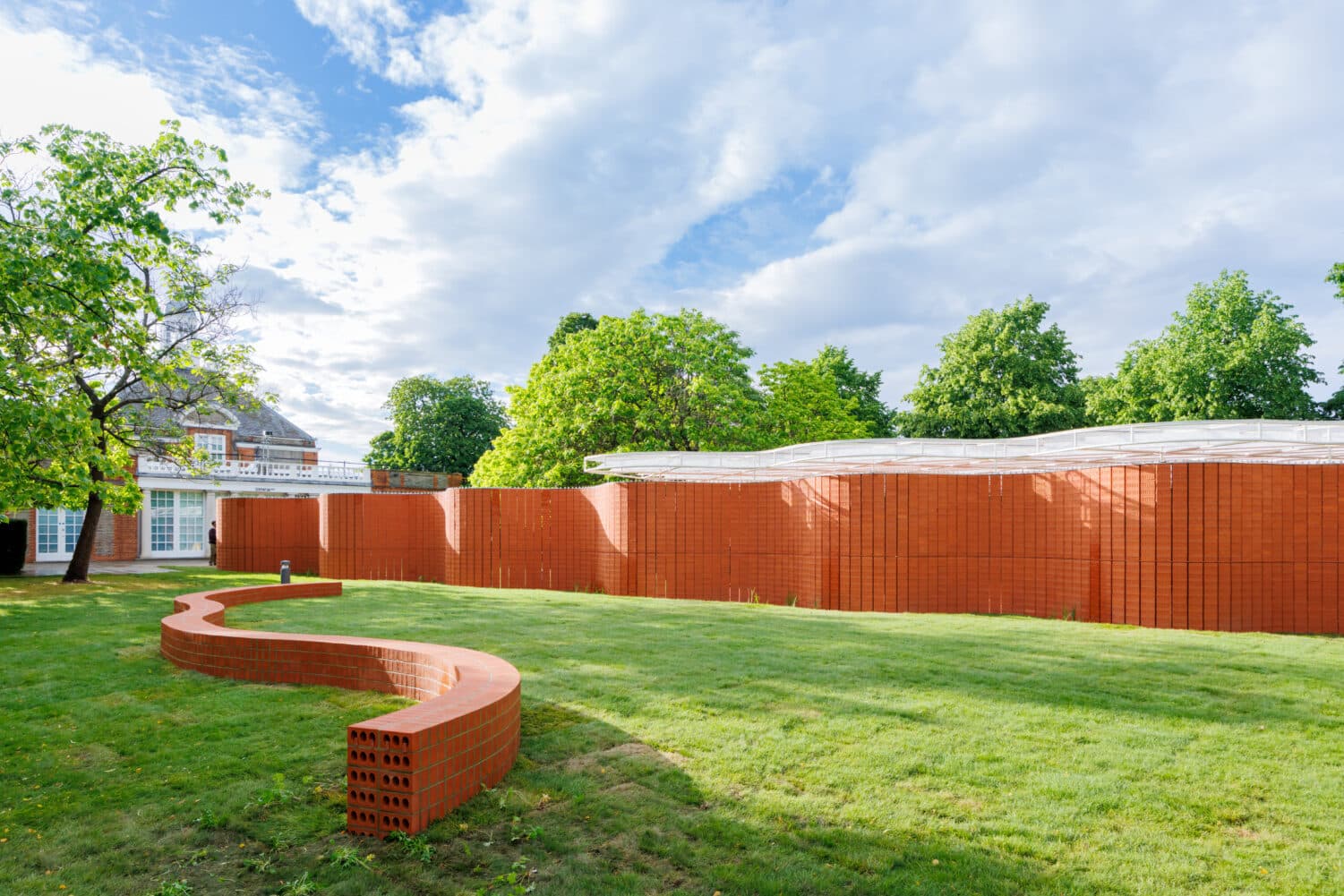 Новые планы модернизации Serpentine Pavilion и Getty Center